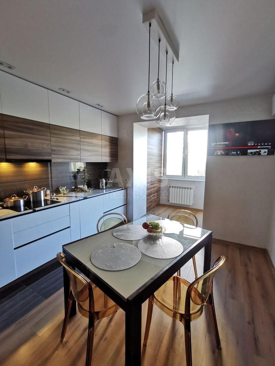 3k apartment vul. Avtozavods'ka 997