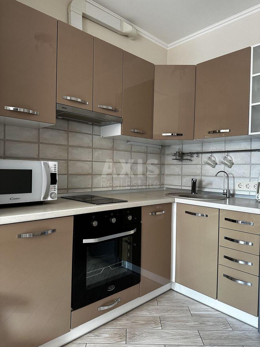 1k apartment nab. Dniprovs'ka 18
