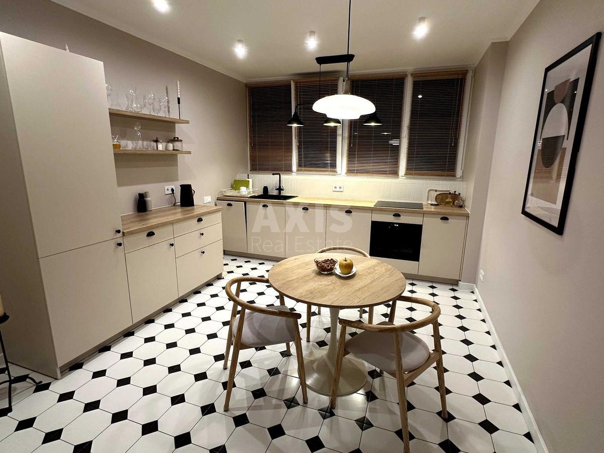 2k apartment vul. Myhajla Maksymovycha 24
