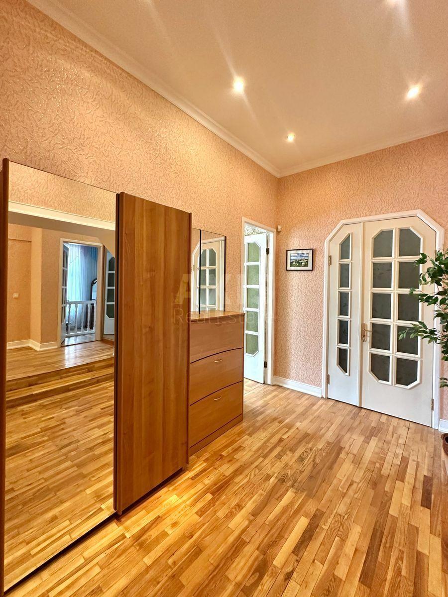 3k apartment vul. Turgenjevs'ka 307