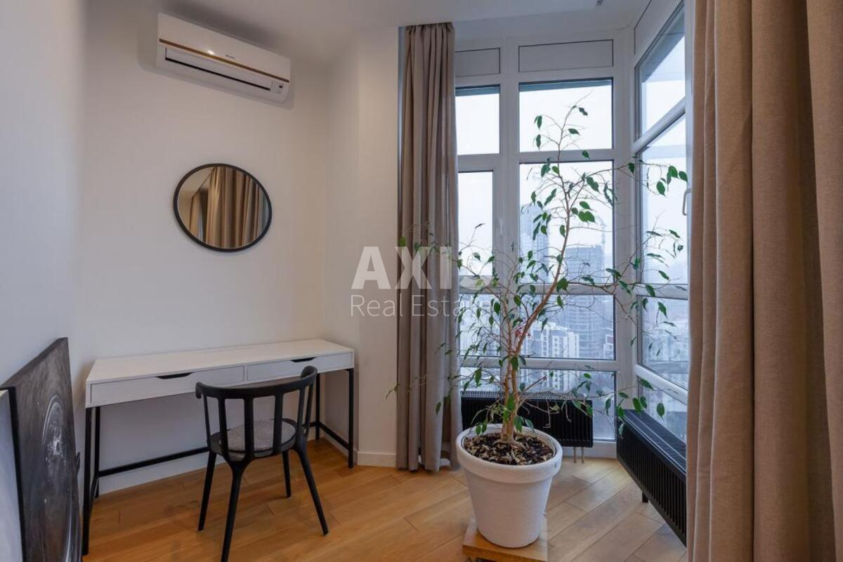 4k apartment vul. Saperne Pole 14/556
