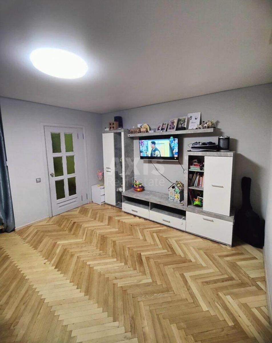 1k apartment vul. Praz'ka 22А4