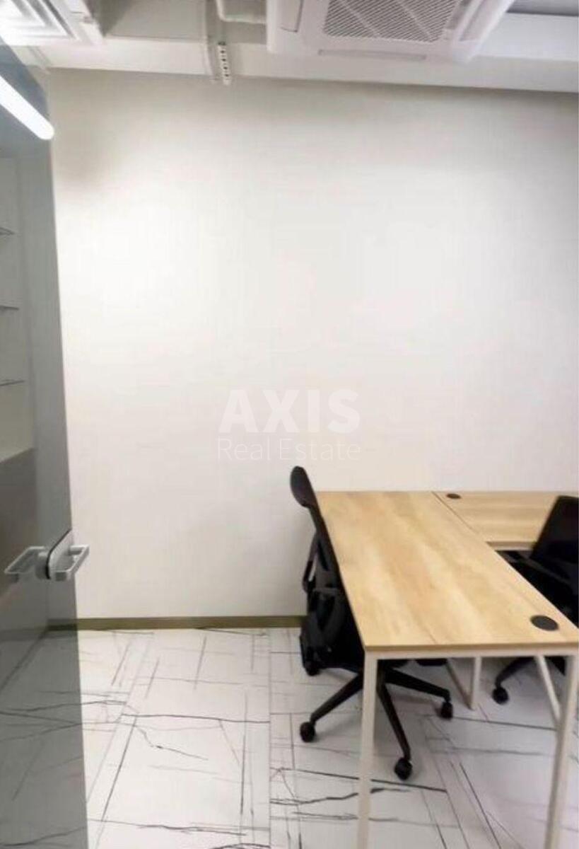 Office nab. Dniprovs'ka 11, 120m21