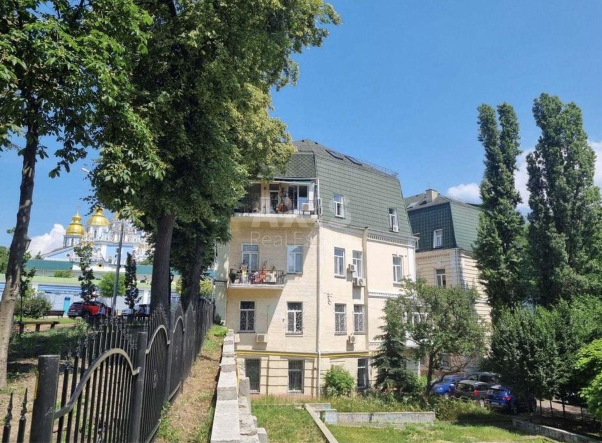 2k apartment vul. Tr'ohsvjatytel's'ka 135