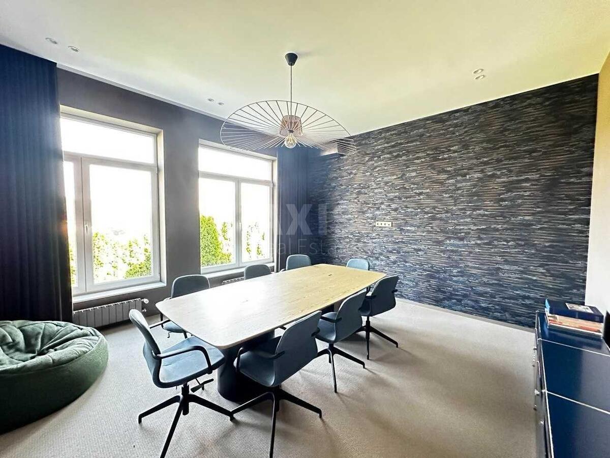 Office vul. Zvirynec'ka 59, 720m23