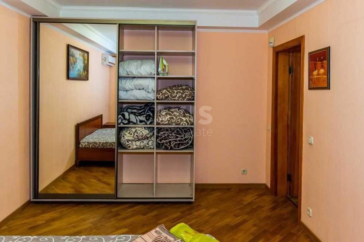 2k apartment vul. Oleksandra Arhypenka 45