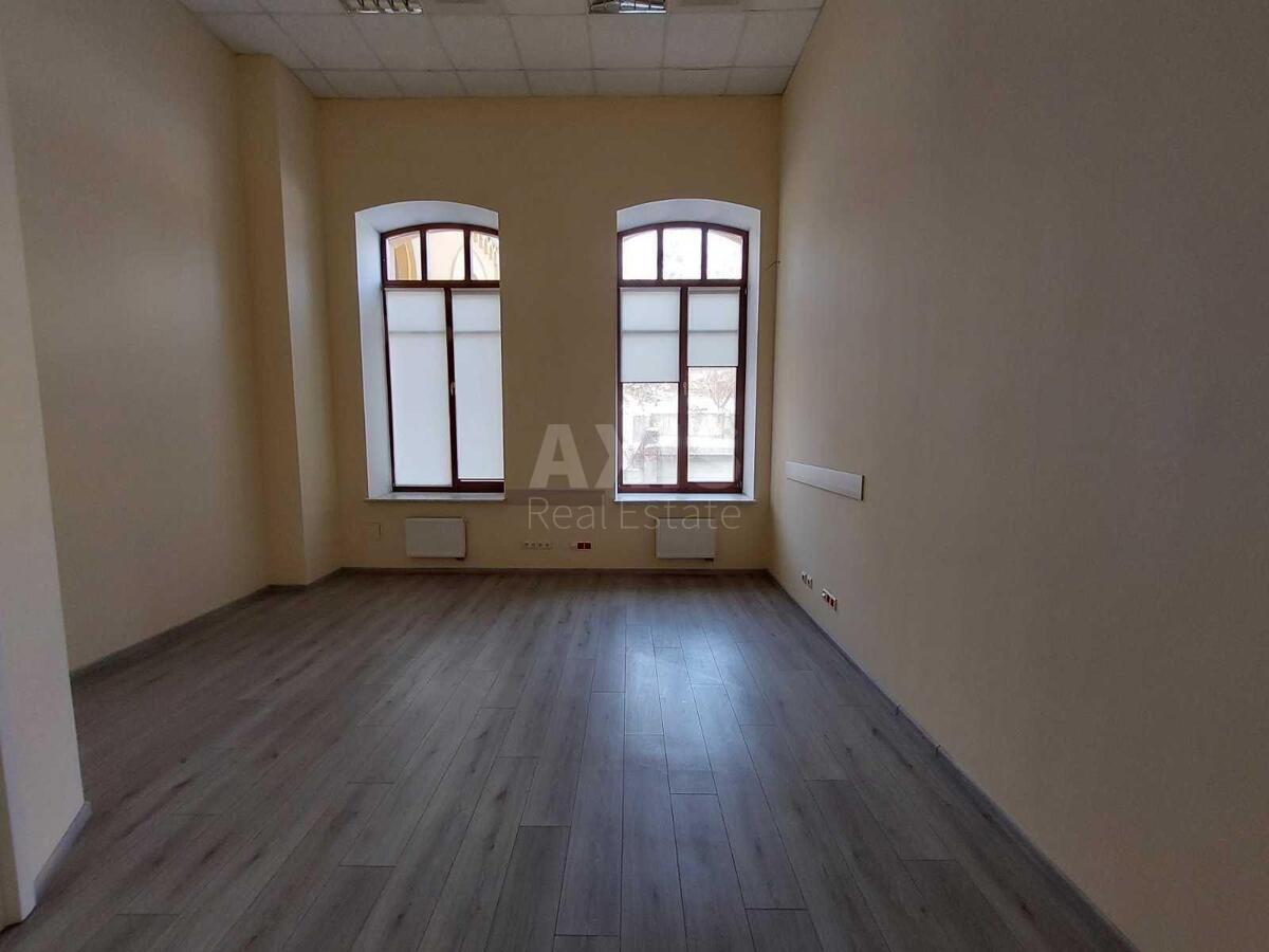 Office vul. Bul'varno-Kudrjavs'ka 24, 492m24