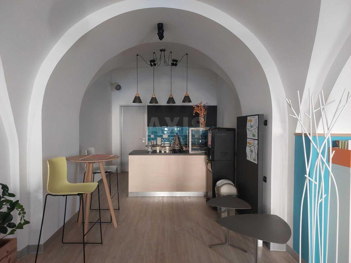Office vul. Lavrs'ka 10/12, 420m26