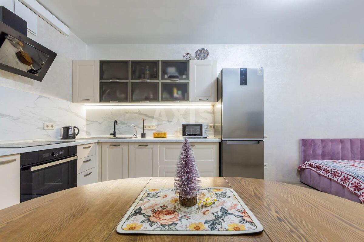 1k apartment vul. Sverstjuka Jevgena 48