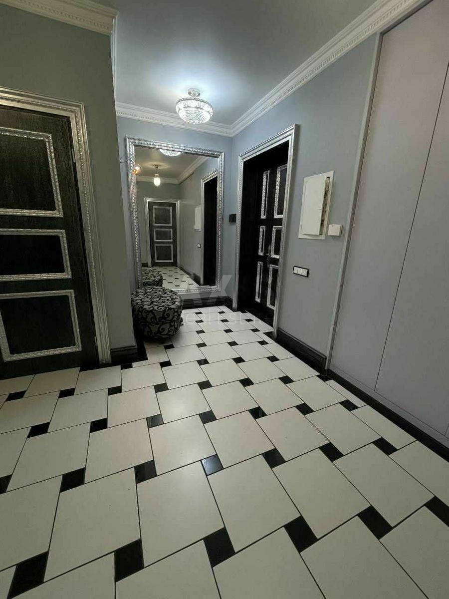 2k apartment vul. Sverstjuka Jevgena 1/38