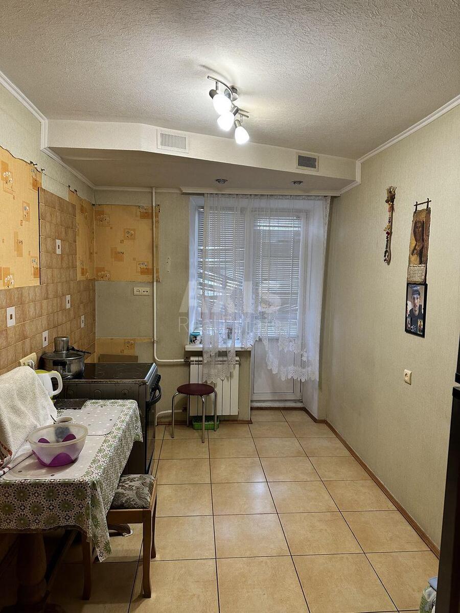 3k apartment vul. Symyrenka 1В1