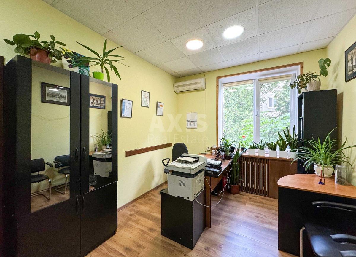 Office vul. Jevgena Konoval'cja 36Е, 111m2