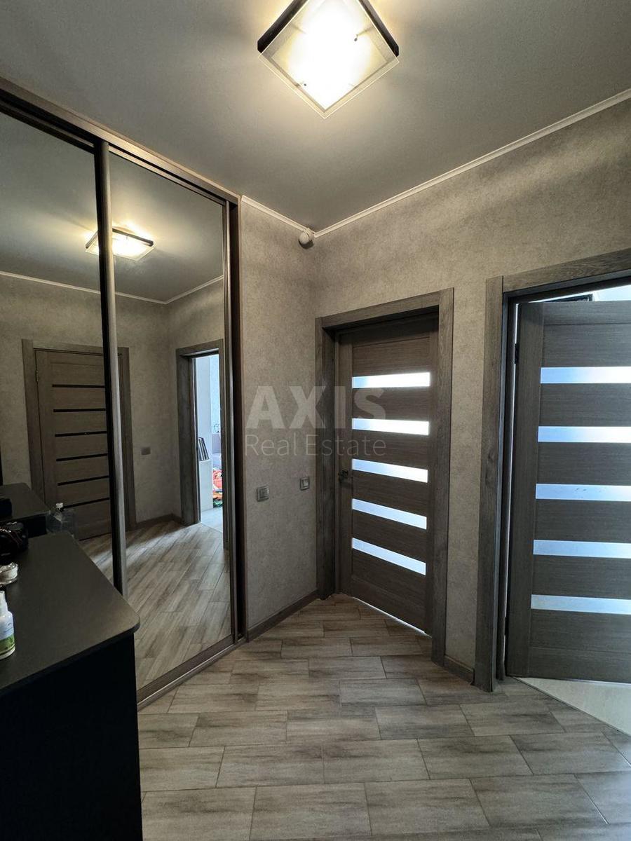 1k apartment vul. Bogatyrs'ka 6А6