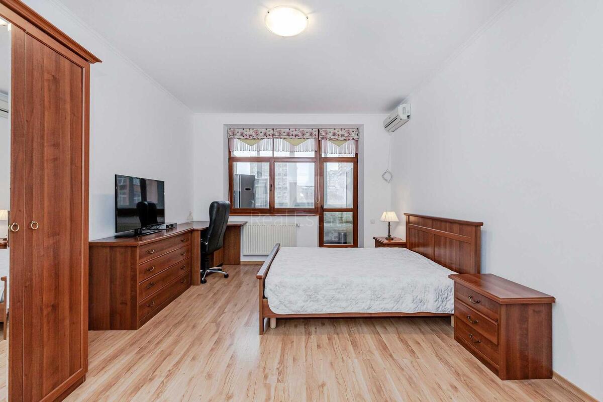 4k apartment vul. Pavlivs'ka 183