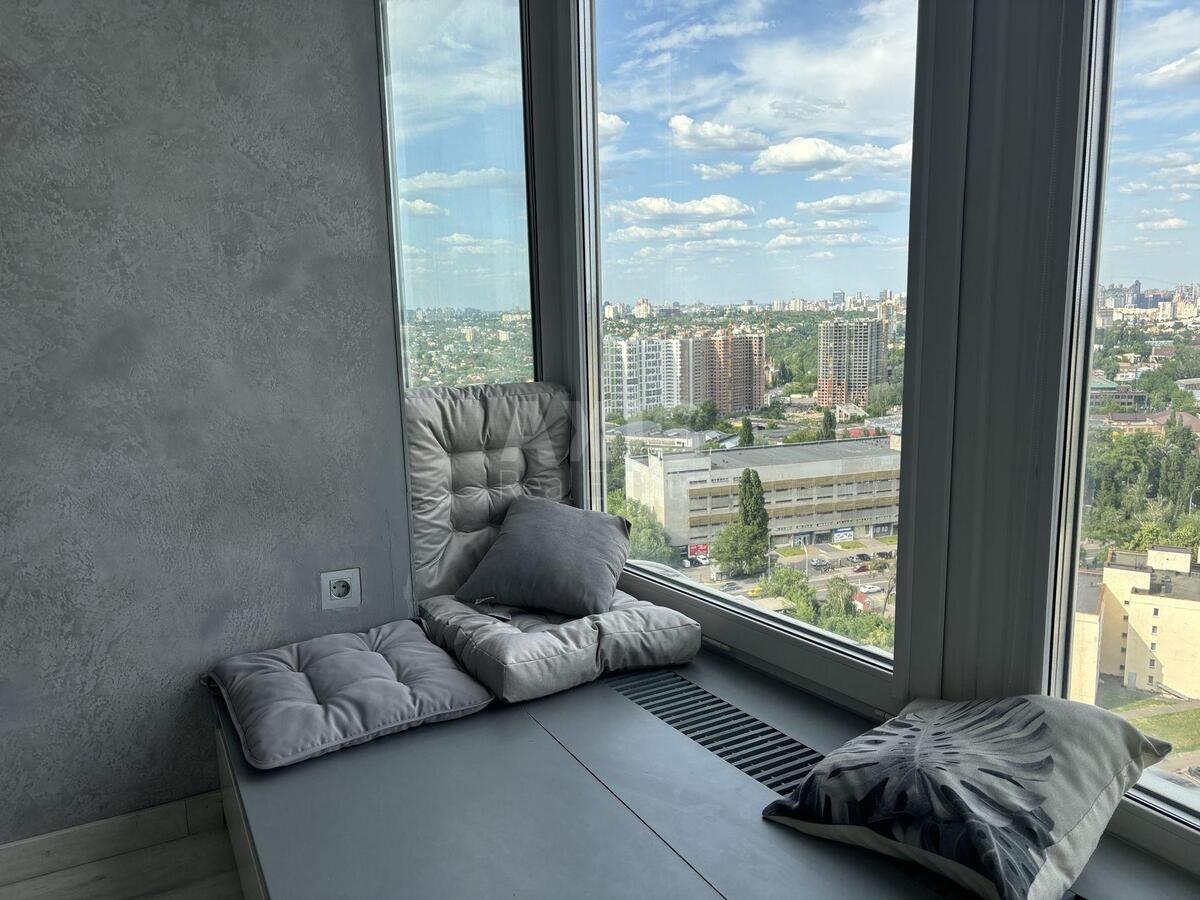 2k apartment vul. Myhajla Maksymovycha 3Г7