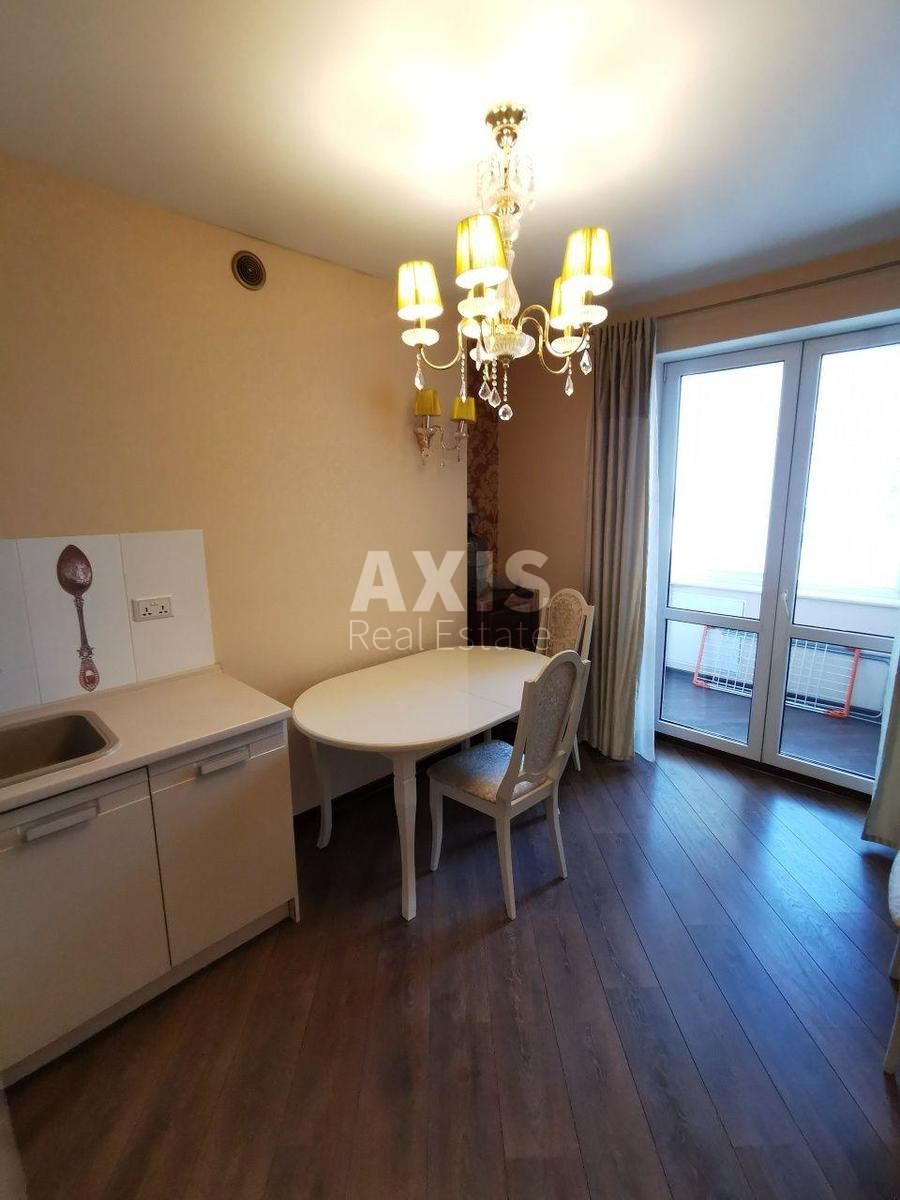 1k apartment nab. Dniprovs'ka 11