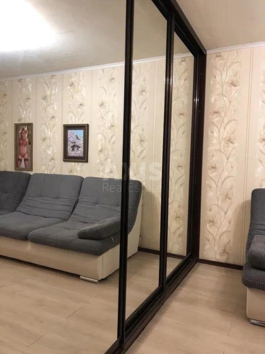1k apartment vul. Symyrenka 20А4
