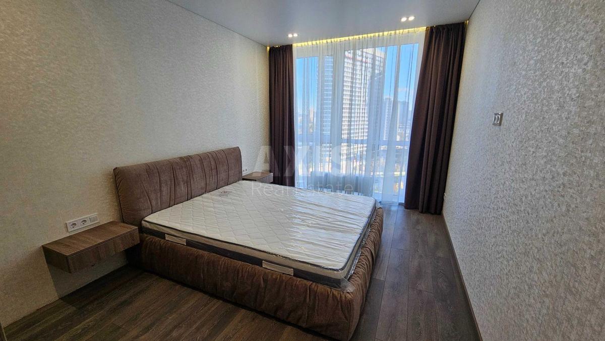 1k apartment nab. Dniprovs'ka 152