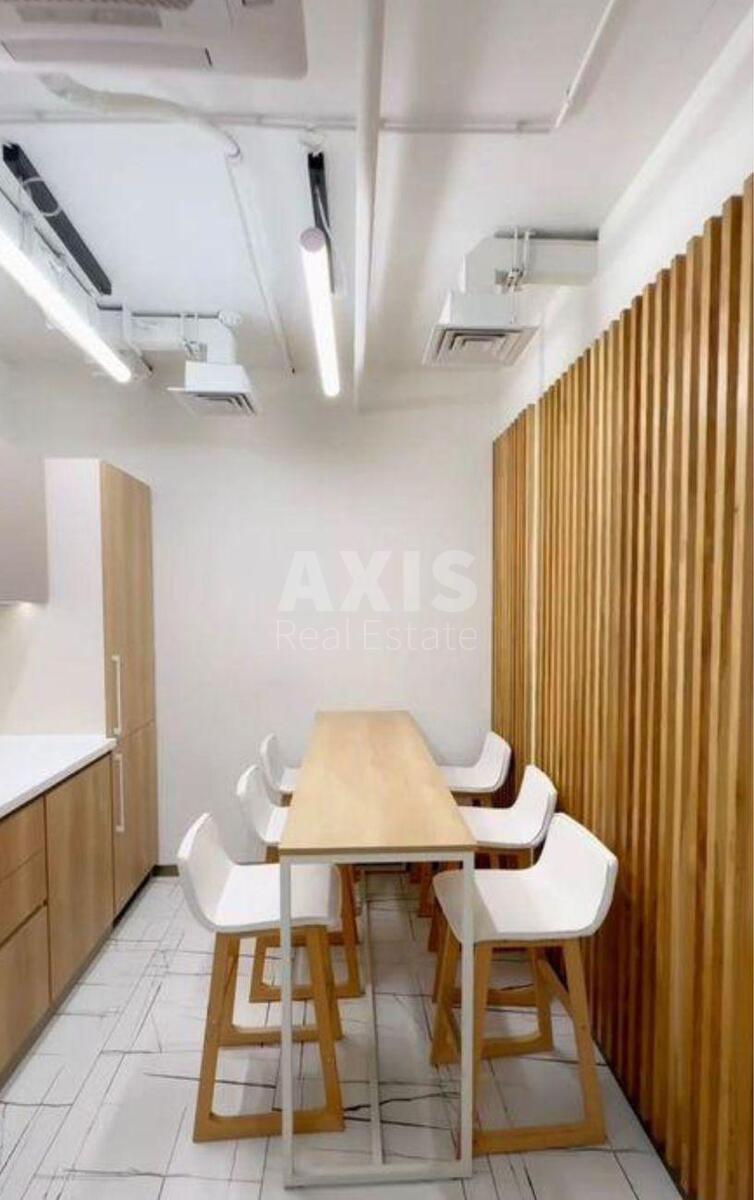 Office nab. Dniprovs'ka 11, 120m22