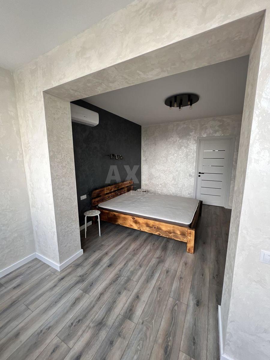 3k apartment vul. Sribnokil's'ka 46