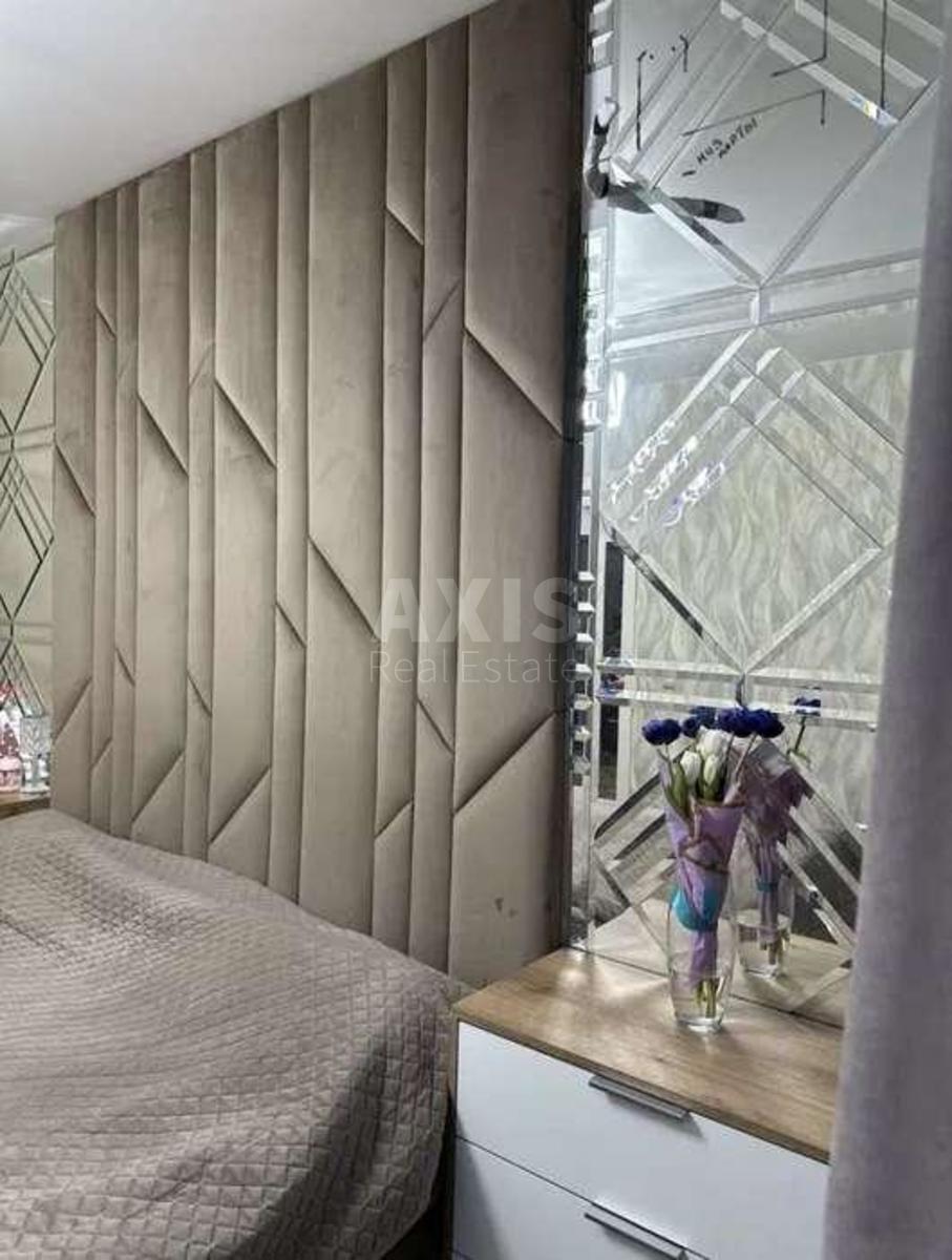 3k apartment vul. Ahmatovoi' Anny 435