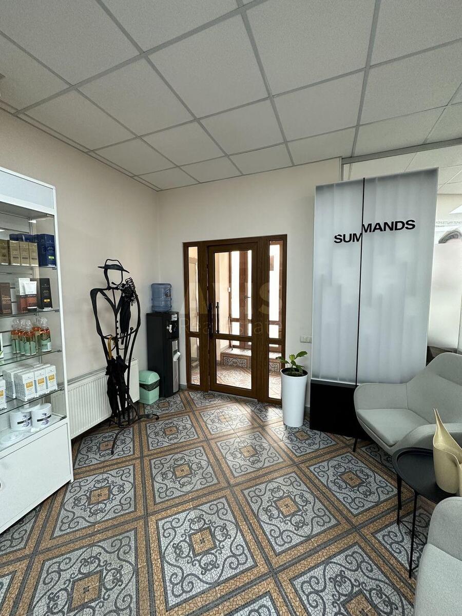Office vul. Jevgena Konoval'cja 36В, 200m23