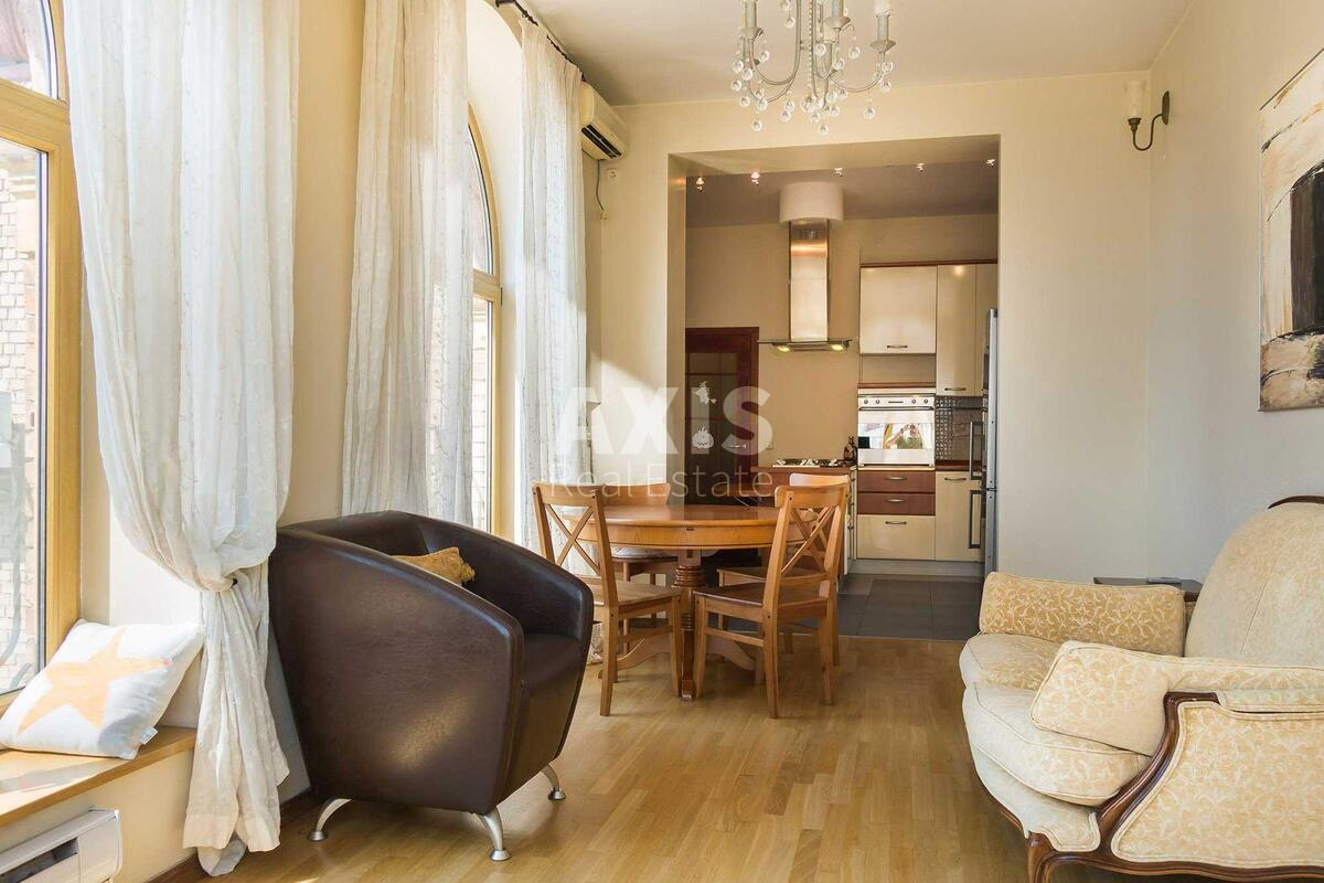 4k apartment vul. Sofii'vs'ka 16/160