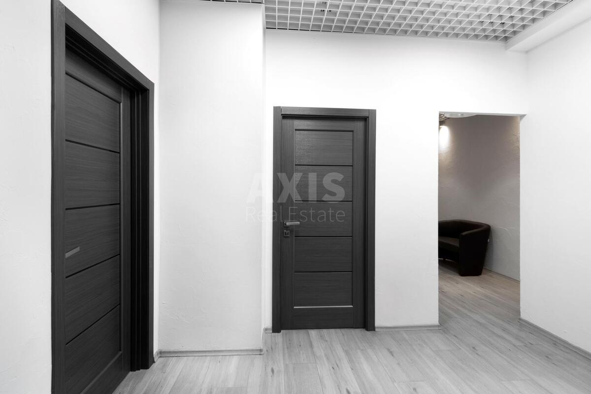 Office vul. Jevgena Konoval'cja 44А, 157m2617825