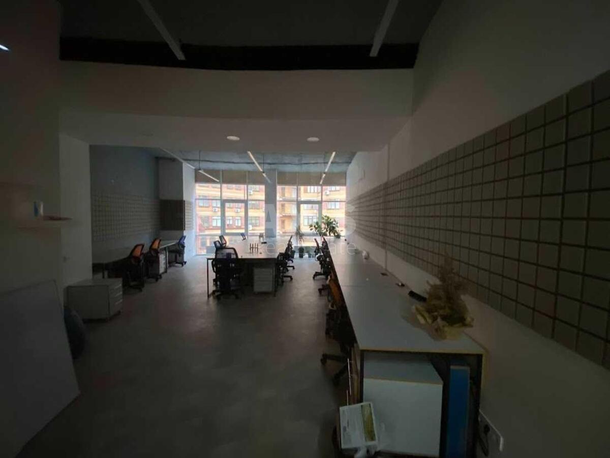 Office vul. Jevgena Konoval'cja 36Д, 1200m2591363