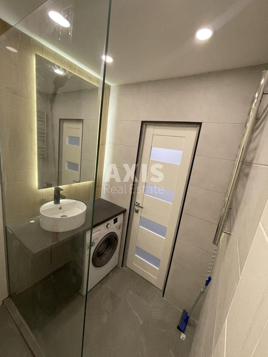 1k apartment vul. Ahmatovoi' Anny 44