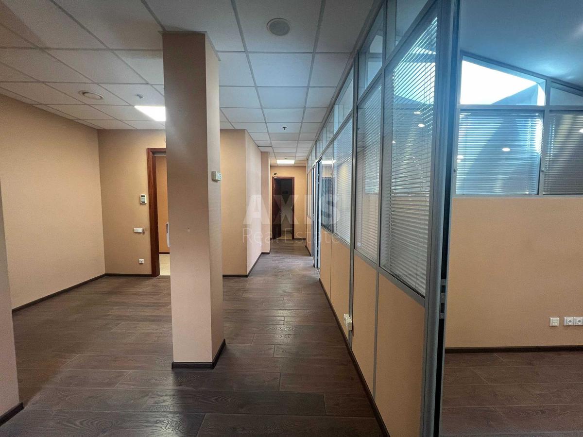 Office vul. Jevgena Konoval'cja 44А, 150m2