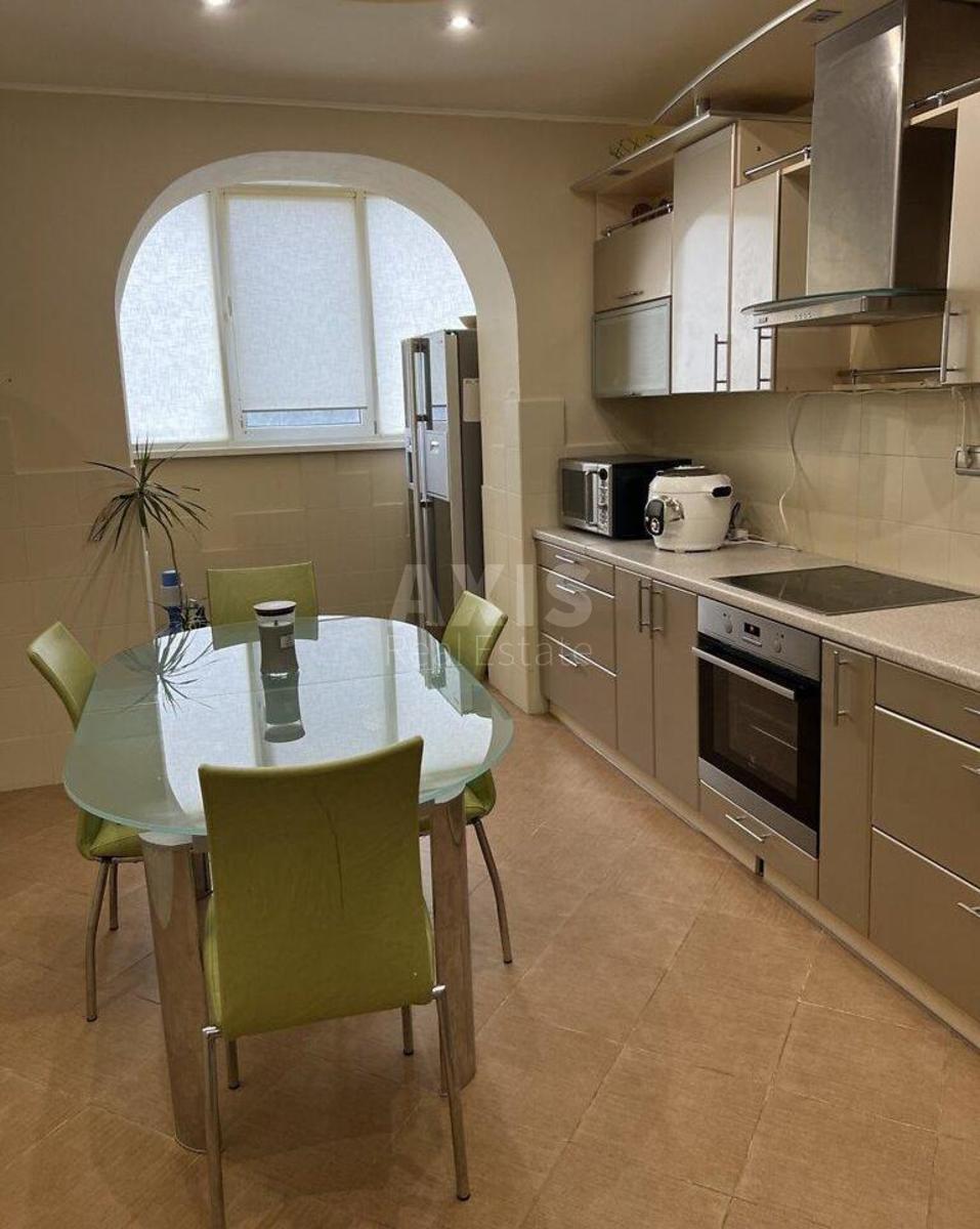 2k apartment vul. Kadets'kyj gaj 3