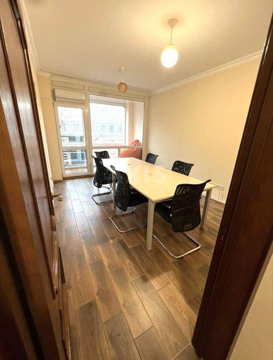 Office vul. Zlatoustivs'ka 34, 52m20