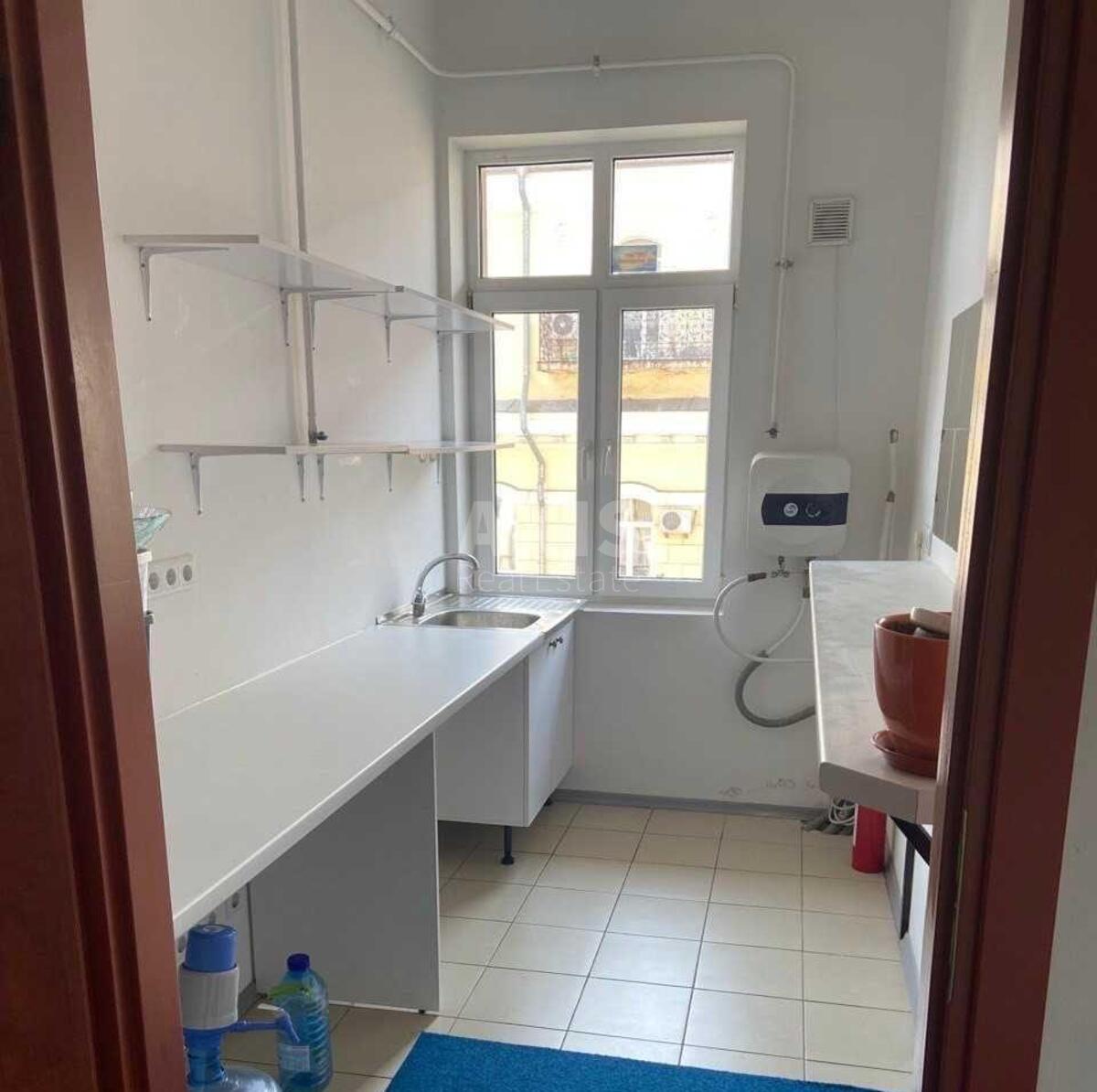 Office vul. Lyps'ka 19/7, 158m29
