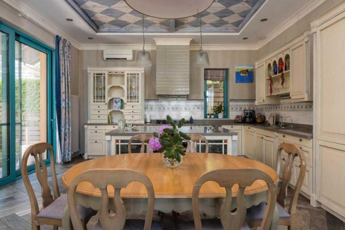 Дoм ул. Локомативная, 340м2, город Киев6402212