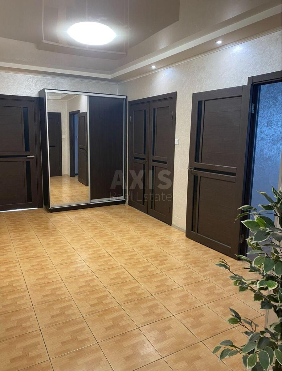 Office vul. Get'mana Vadyma 1В, 90m260756