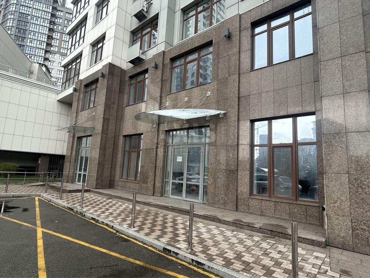 Объект сервиса ул. Драгомирова Михаила 7, 91м256706