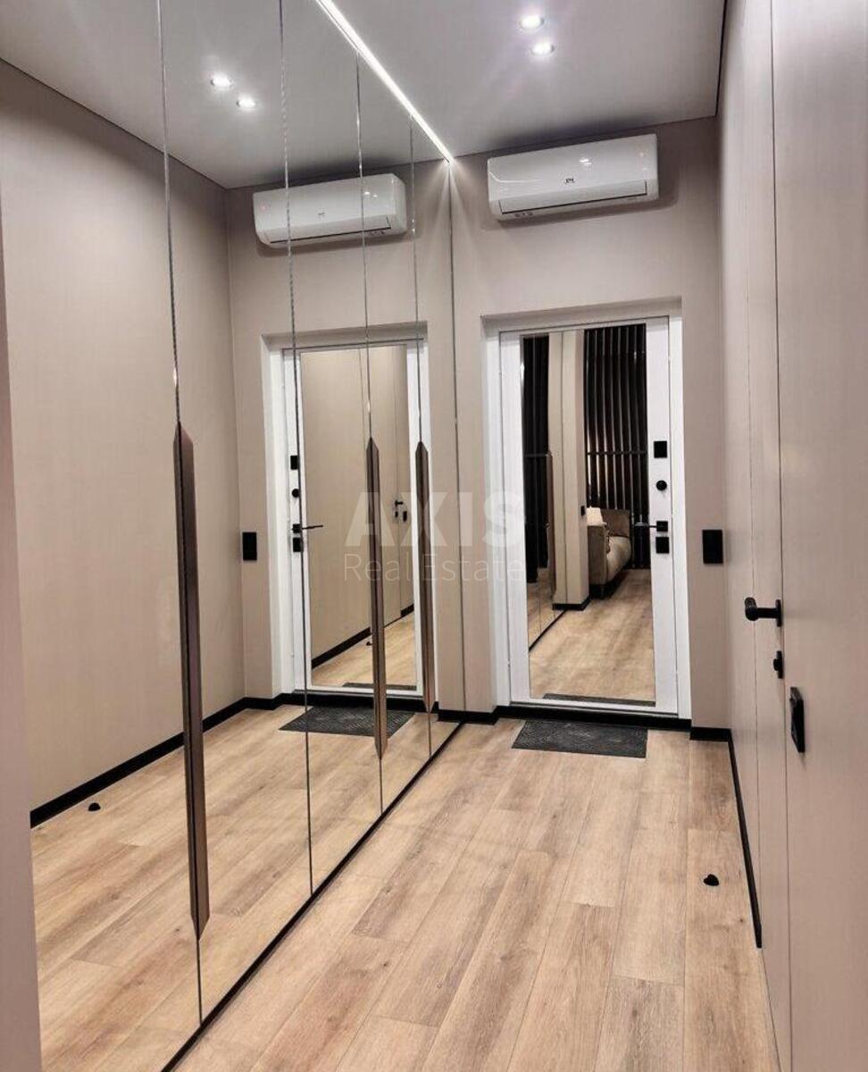 1k apartment vul. Dragomyrova Myhajla 14А3