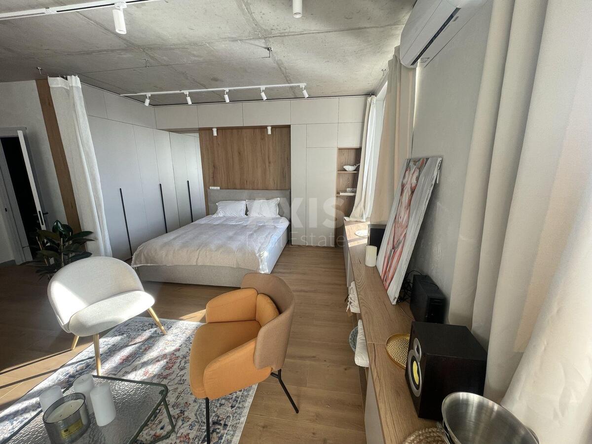 1k apartment nab. Dniprovs'ka 15624920