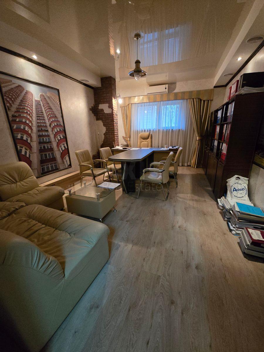 Office vul. Patriarha Mstyslava Skrypnyka 40, 129m25
