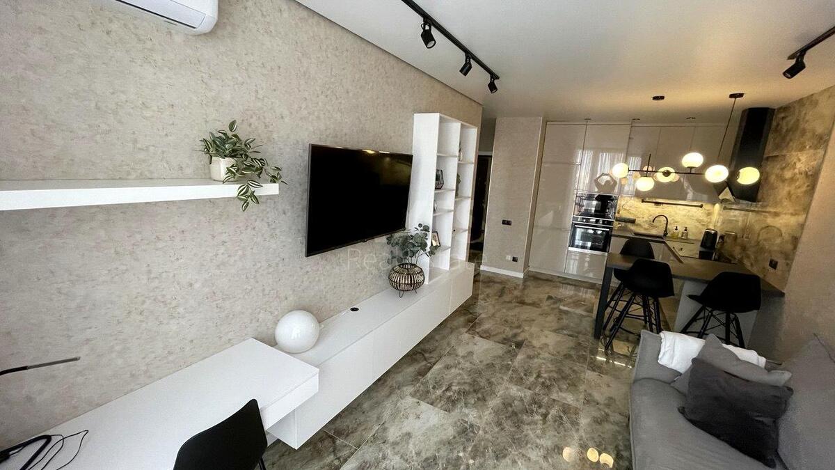 1k apartment nab. Dniprovs'ka 18632574