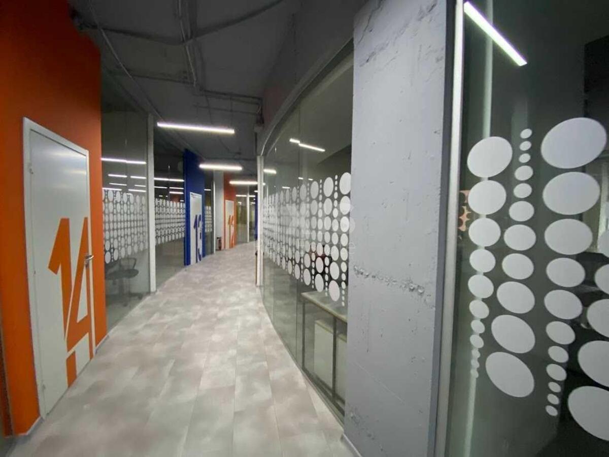 Office vul. Jevgena Konoval'cja 36Д, 1200m2591361