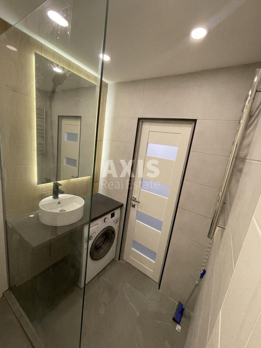 1k apartment vul. Ahmatovoi' Anny 42