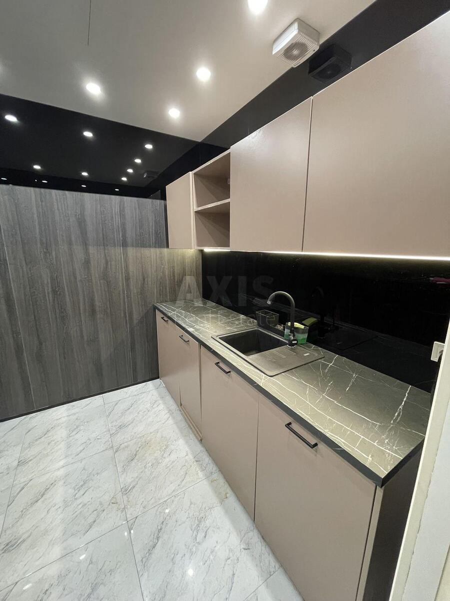Office uzv. Klovs'kyj 7, 166m29