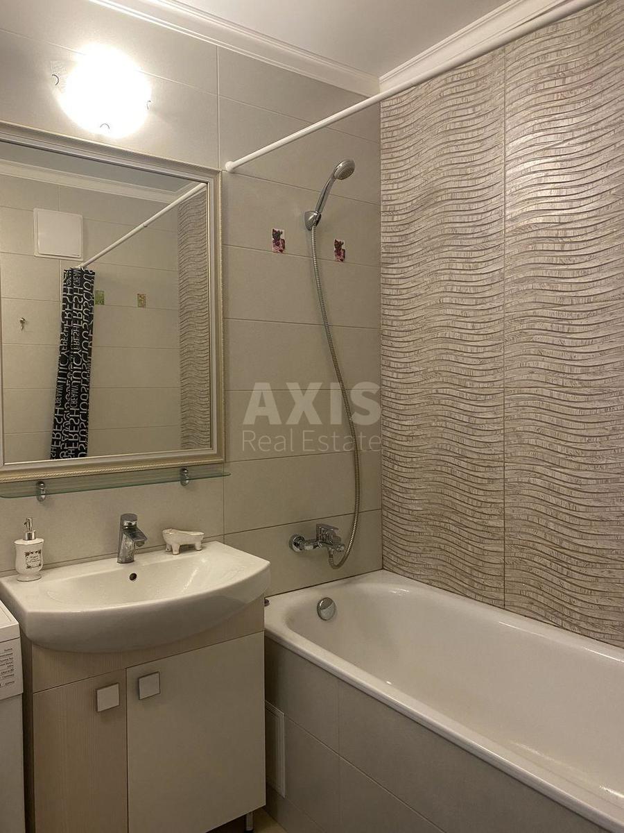 2k apartment vul. Volodymyra Naumovycha 43