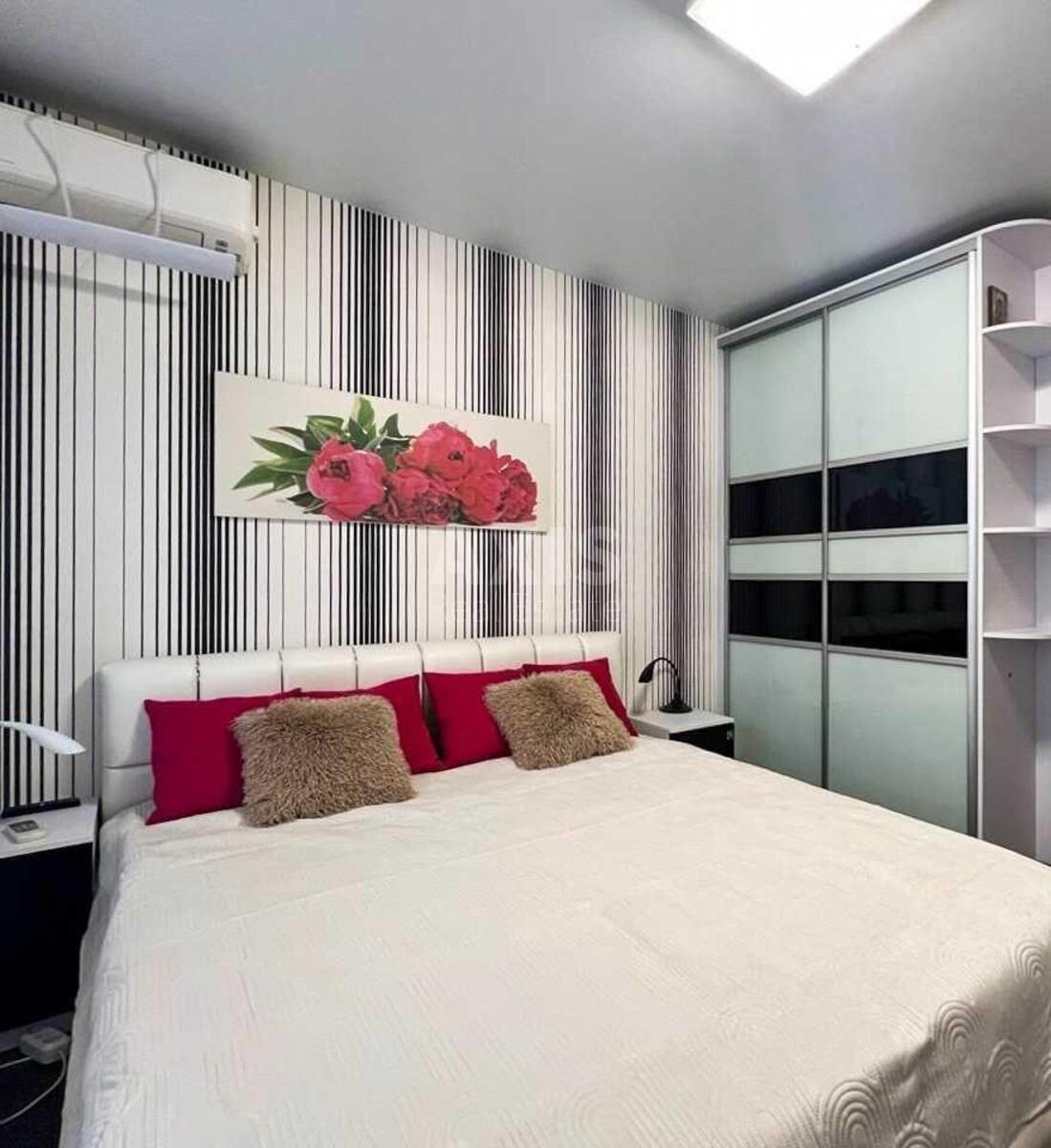 4k apartment vul. Voskresens'ka 14Е4