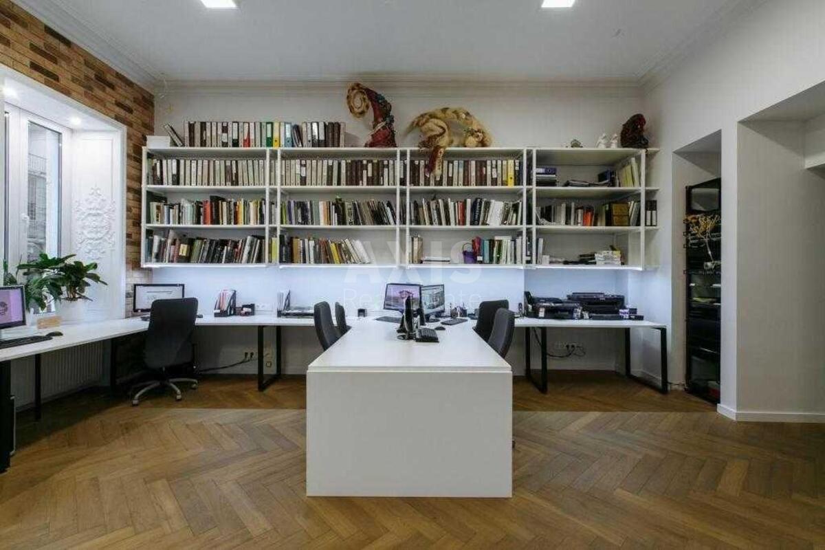 Office vul. Rustaveli Shota 30Б, 180m2