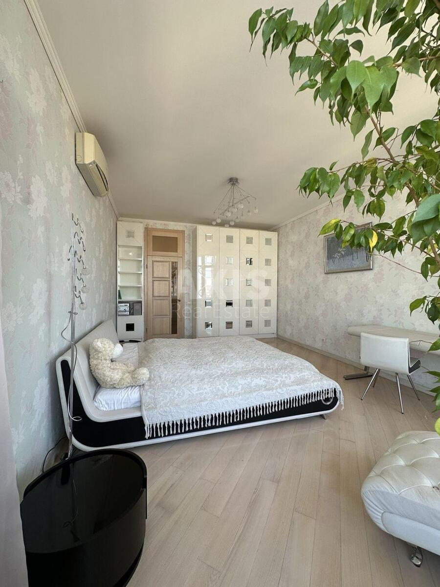 3k apartment vul. Dmytrivs'ka 696