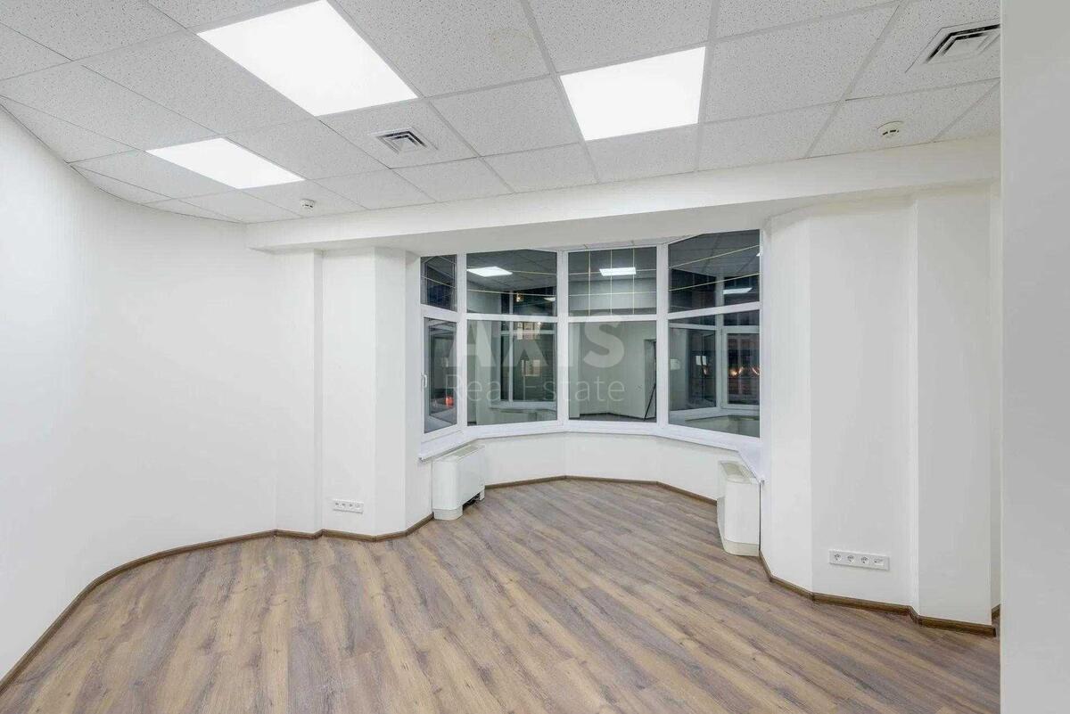 Office vul. Hmel'nyc'kogo Bogdana 63А, 300m24