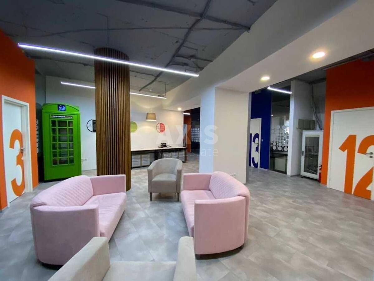 Office vul. Jevgena Konoval'cja 36Д, 1200m2591362